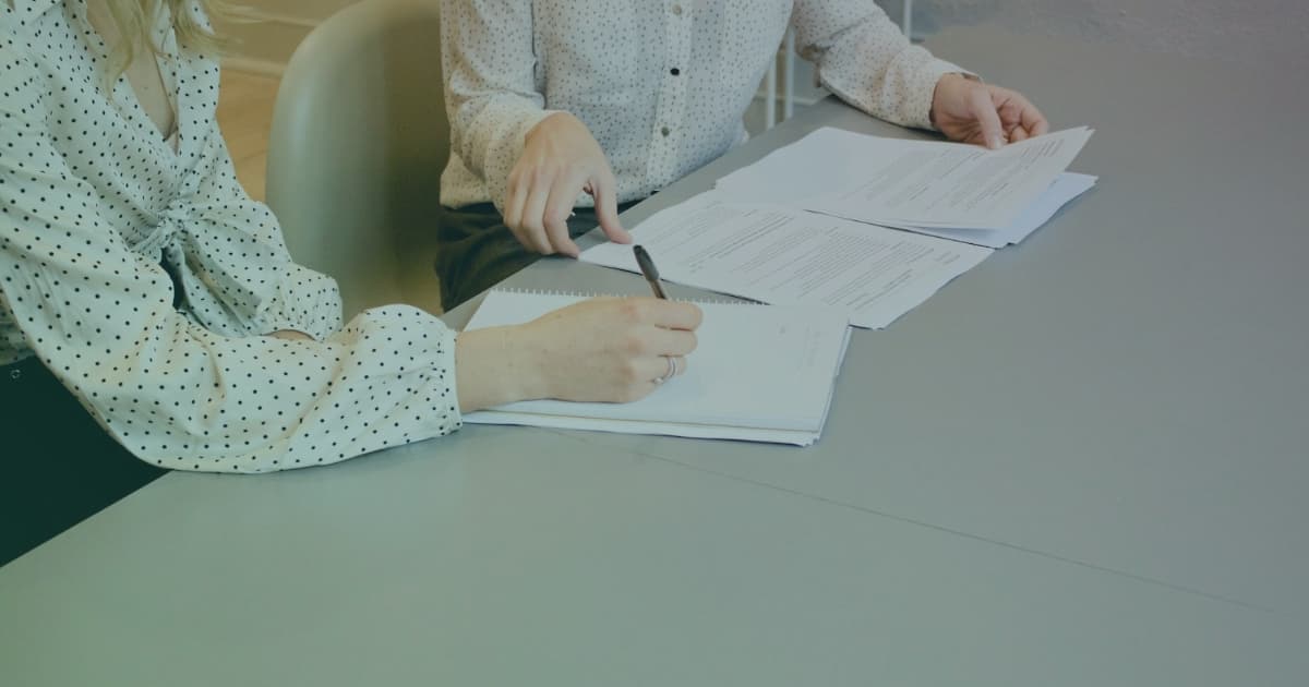 Was ist der Gesellschaftsvertrag der GmbH? Funktion, Bestandteile und Gesellschaftsvertragstypen